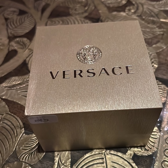 VERSACE Women’s Stainless Steel Bracelet Watch 36 MM New in Box - Picture 2 of 6